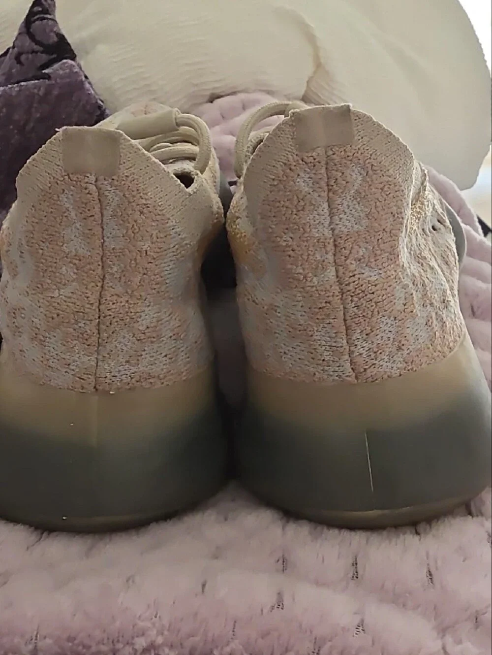 Mens Yeezy Knit Lace-Up Sneakers in Beige and Gray Sz 4